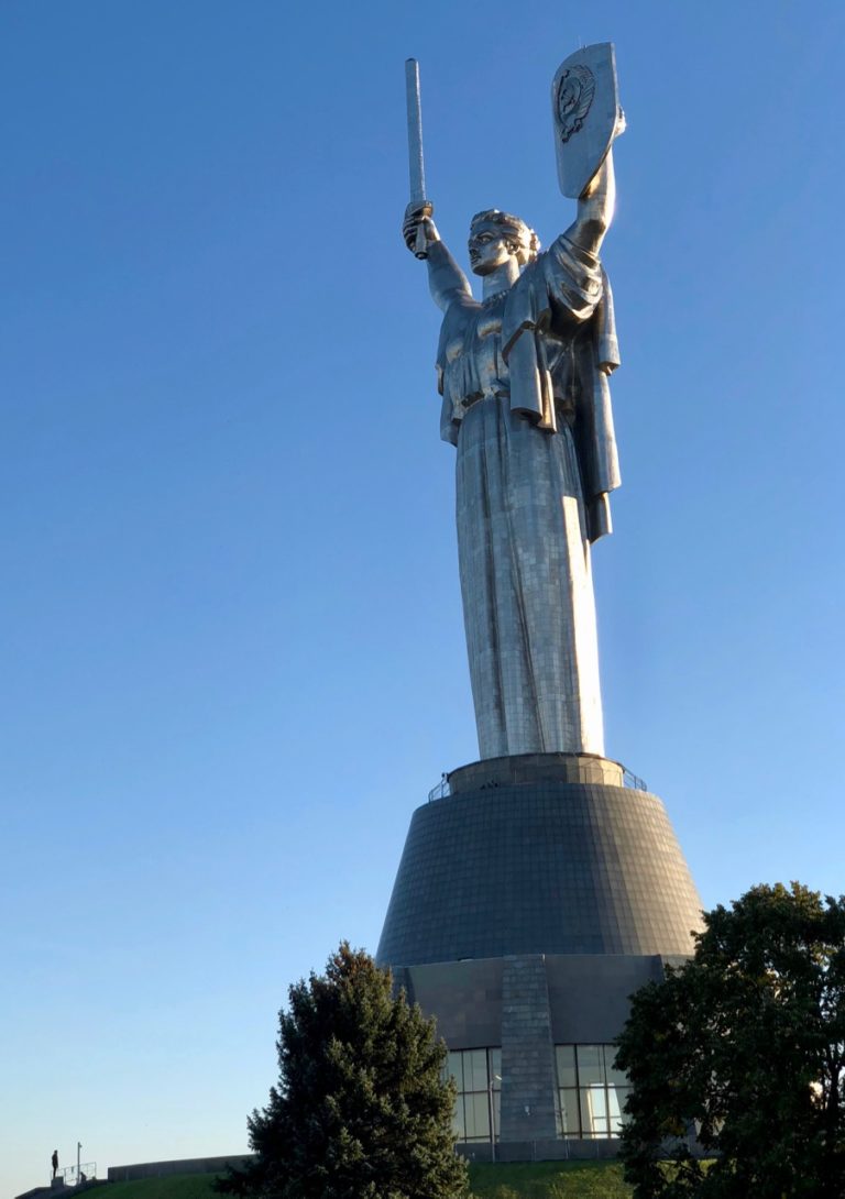 ukraine-kiev-statue-mere-patrie-plus-au-nord