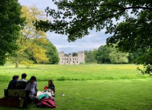 Jardin-botanique-Meise-chateau-Bouchout-de-loin