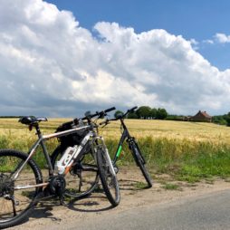 Reseau-points-noeuds-velo-monts-de-flandre-deux-velos