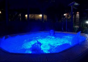 Thermes Dilbeek jacuzzi dehors nuit