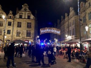 Arras-marche-de-Noel-entree-illuminee