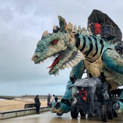 Calais-Dragon-front-de-mer-tete-gueule-ouverte