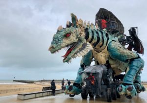 Calais-Dragon-front-de-mer-tete-gueule-ouverte