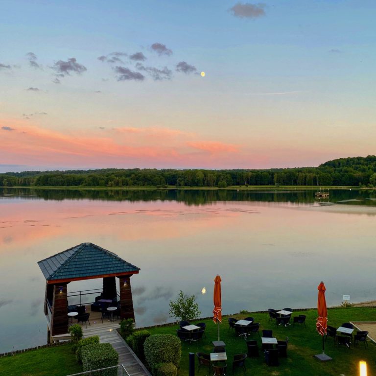 Hotel-du-golf-de-l-ailette-crepuscule - Plus au nord