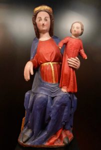 Hopital-Notre-Dame-a-la-Rose-Lessines-statue-Vierge-Enfant