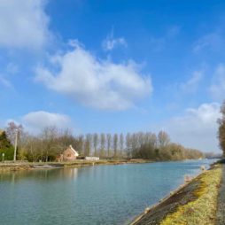 Le-Canal-du-Nord-sous-ciel-avec-nuages