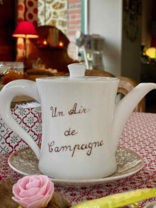 Couloisy-Un-air-de-campagne-Eau-de-Rose-cafetiere