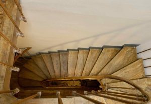 Senlis-La-Boheme-escalier
