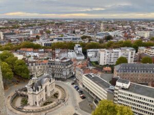 Beffroi-de-l-hotel-de-ville-de-Lille-vue-porte-de-Paris