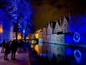 Bruges-Lueur-d-Hiver-Circle-of-Life-Groenerei-avec-spectateurs