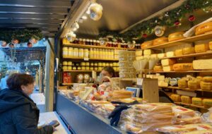 Bruges-Lueur-d-Hiver-marche-Noel-Simon-Stevinplein-stand-fromage