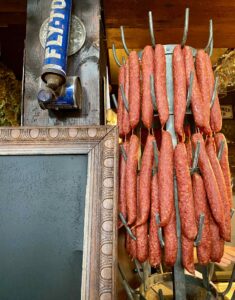 De-Tere-Plekke-estaminet-saucisses-fumees