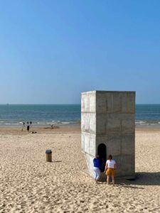 Beaufort24-Middelkerke-Jef-Meyer-Untitled-avec-mer