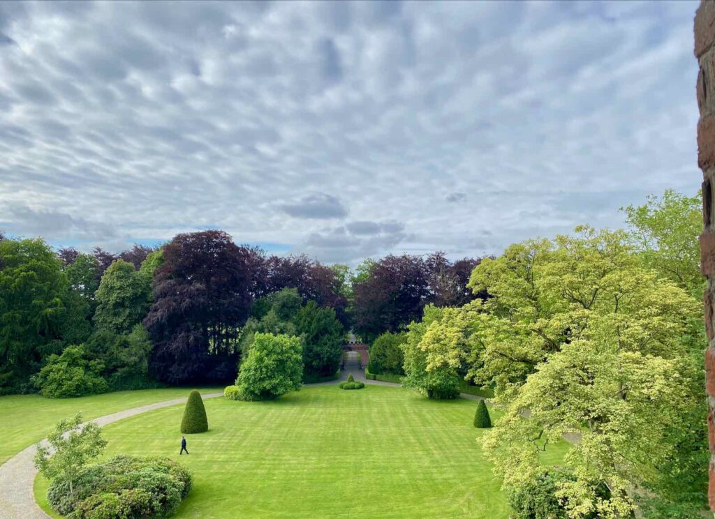 Bruges-chateau-Ten-Torre-jardin-avant