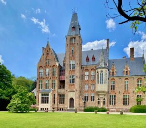 Bruges-chateau-de-Loppem-facade-exterieure