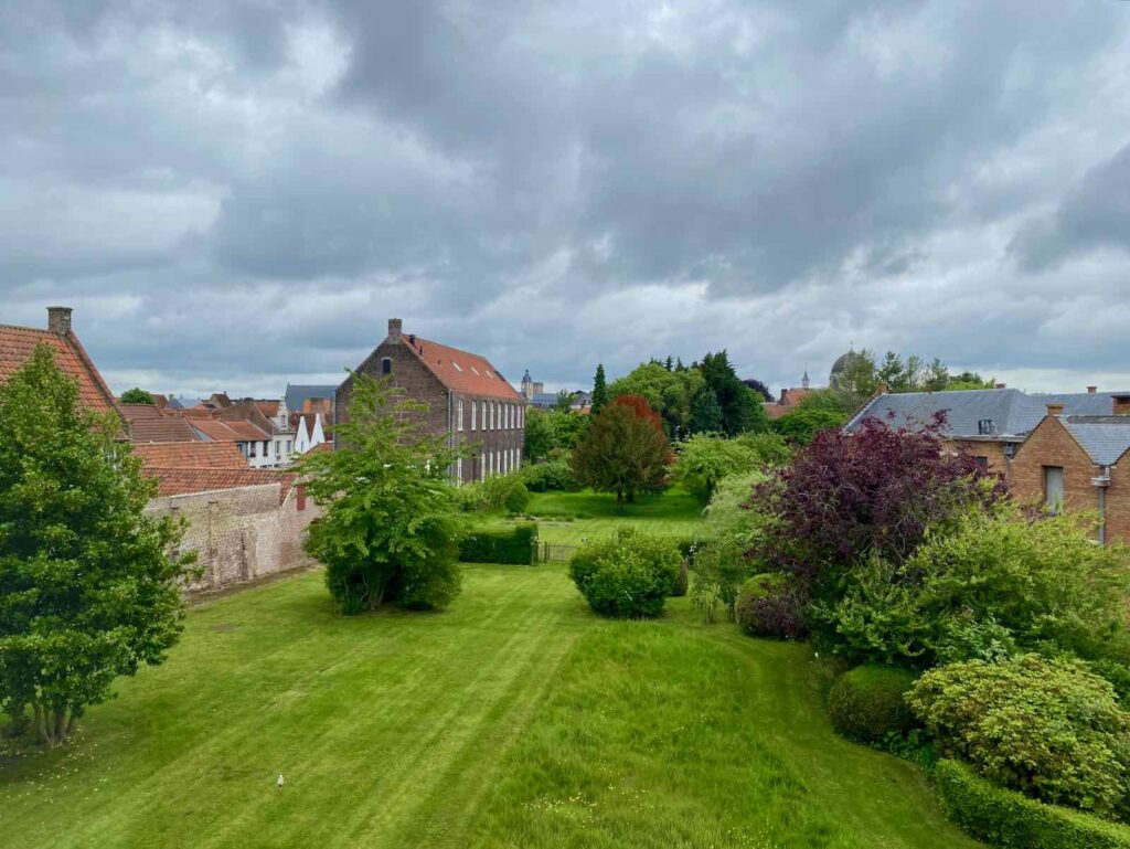 Bruges-domaine-Adornes-appartements-privesjardin