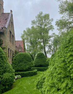 Chateau-d-Oostkerke-gros-topiaires