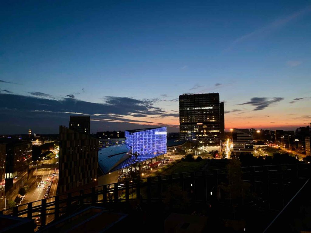 Mesa-a-Lille-terrasse-lumieres-nuit