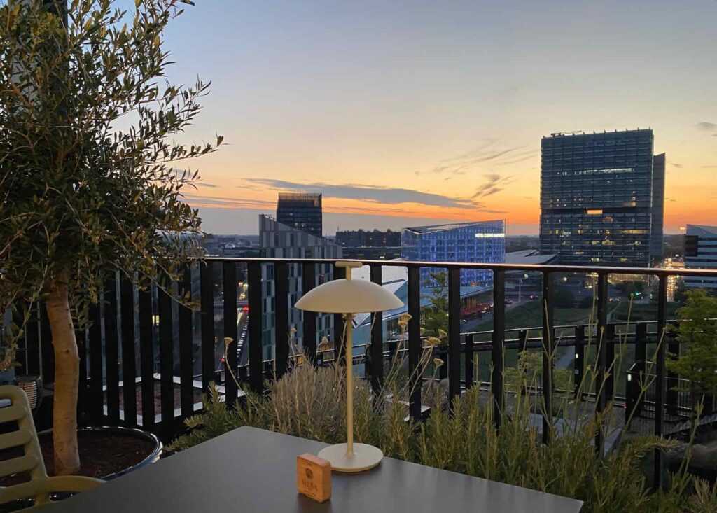 Mesa-a-Lille-terrasse-tombee-jour