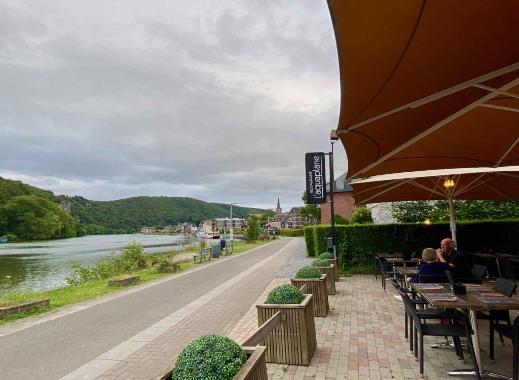 Profondeville-Restaurant-L-Aquaplane-rive-Meuse