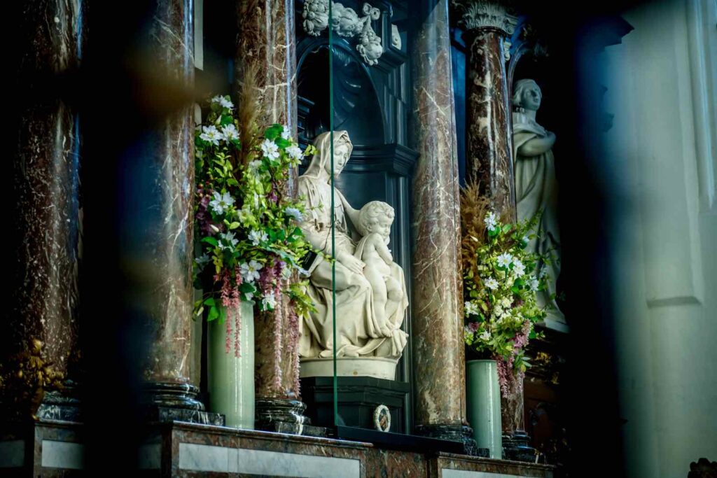 Que-voir-a-Bruges-eglise-Notre-Dame-Vierge-a-l-Enfant-Michel-Ange-photo-museabrugge