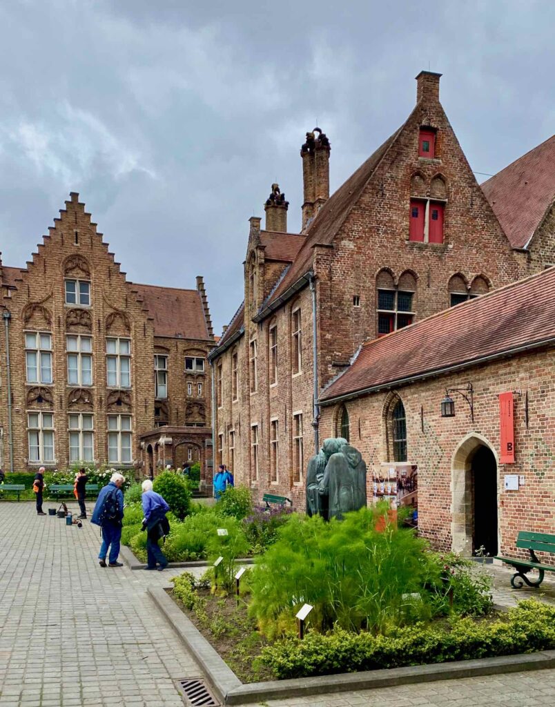 Que-voir-a-Bruges-hopital-Saint-Jean-cour-fermee