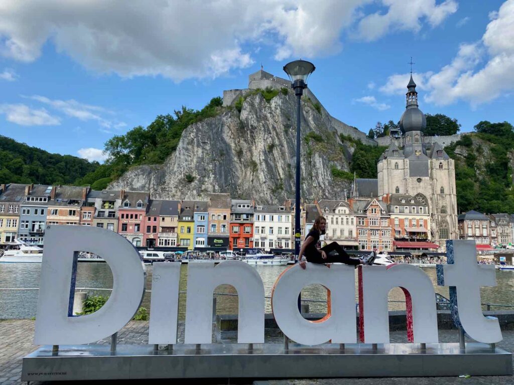 Wallonie-avec-vue-Dinant-vue-ensemble