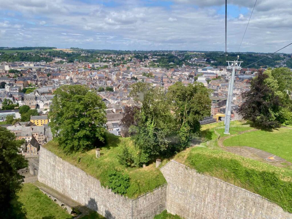 Wallonie-avec-vue-Namur-cdescente-telepherique