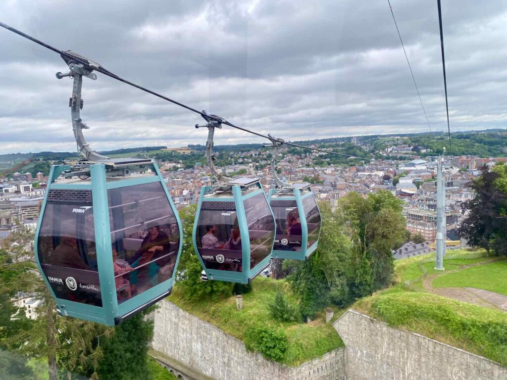 Wallonie-avec-vue-Namur-telepherique-trois-cabines