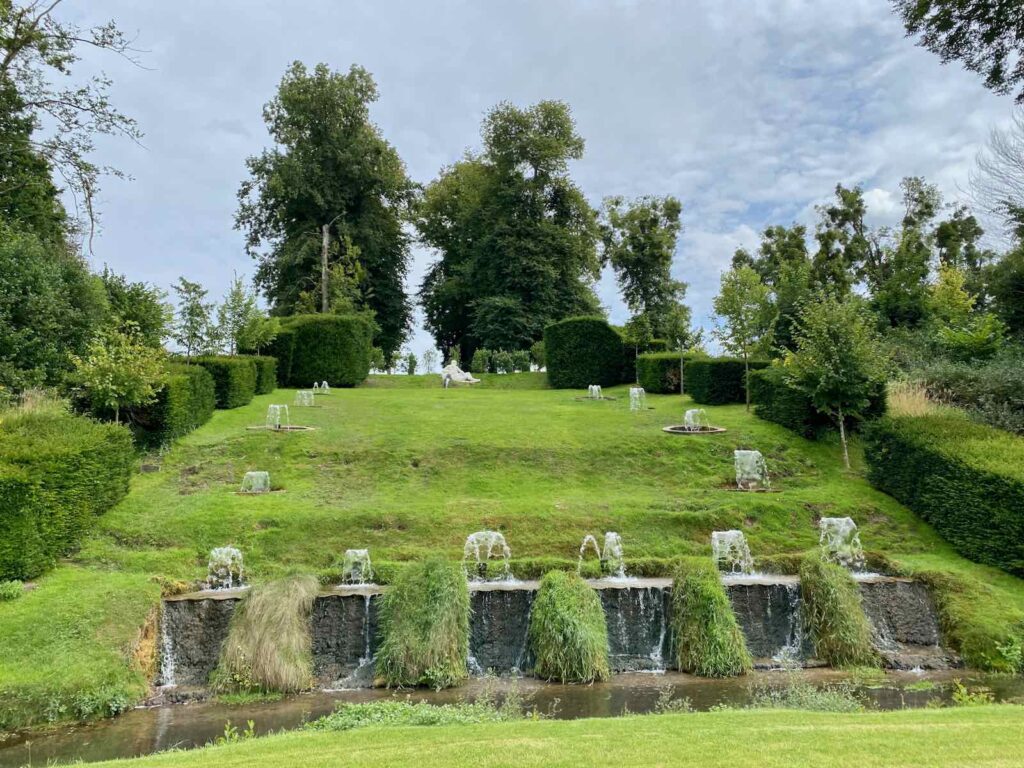 Jardin-en-Wallonie-jardin-d-eau-Annevoie-buffet