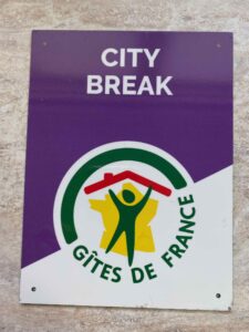 Gite-Plus-au-nord-Saint-Andre-lez-Lille-panneau-gites-de-France-City-Break