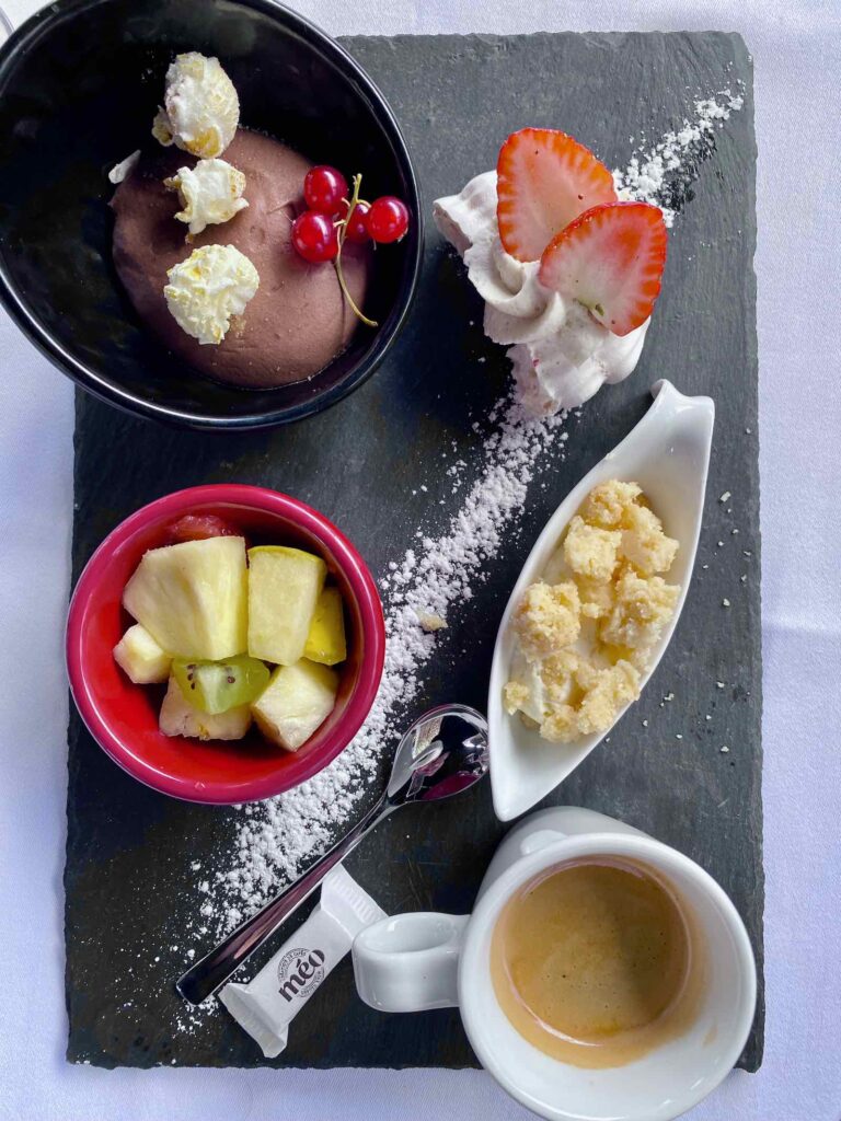 Le-Comptoir-Labourse-cafe-gourmand