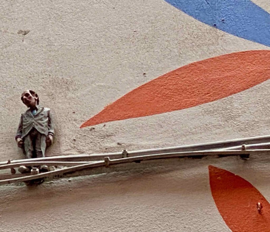 Namur-Namur Art-dans-la-bille-Isaac-Cordal