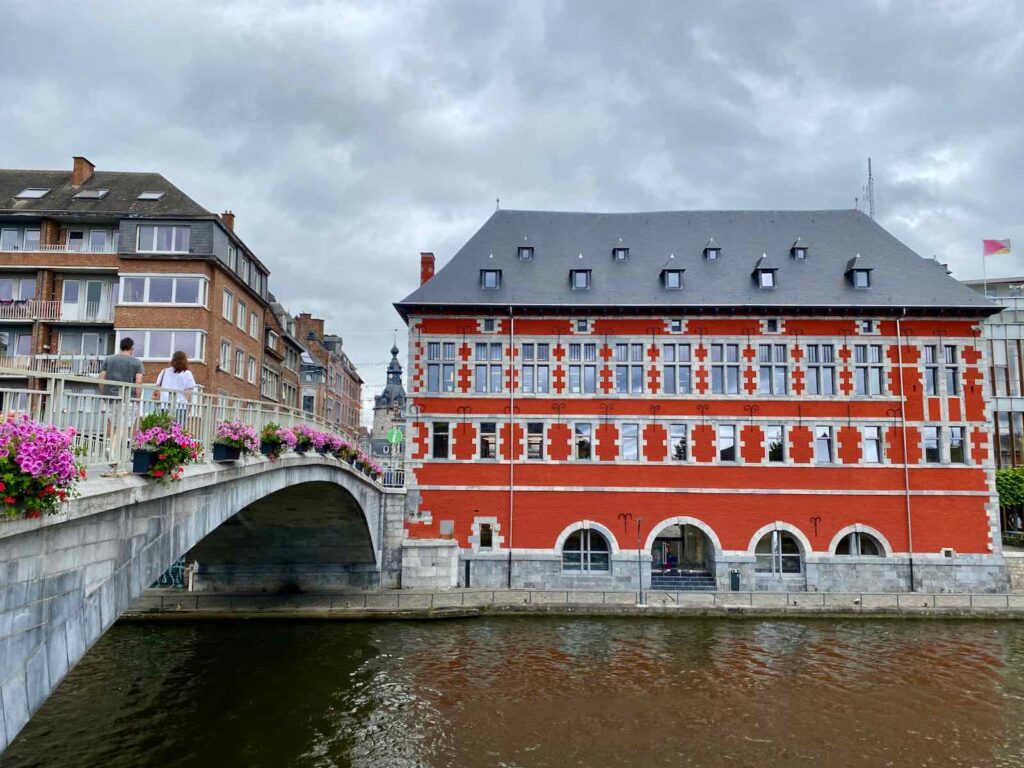 Namur-halle-al-chair-office-tourisme