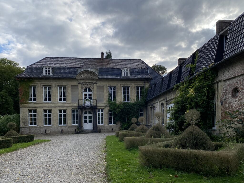 Chateau-de-Jenlain-exterieur