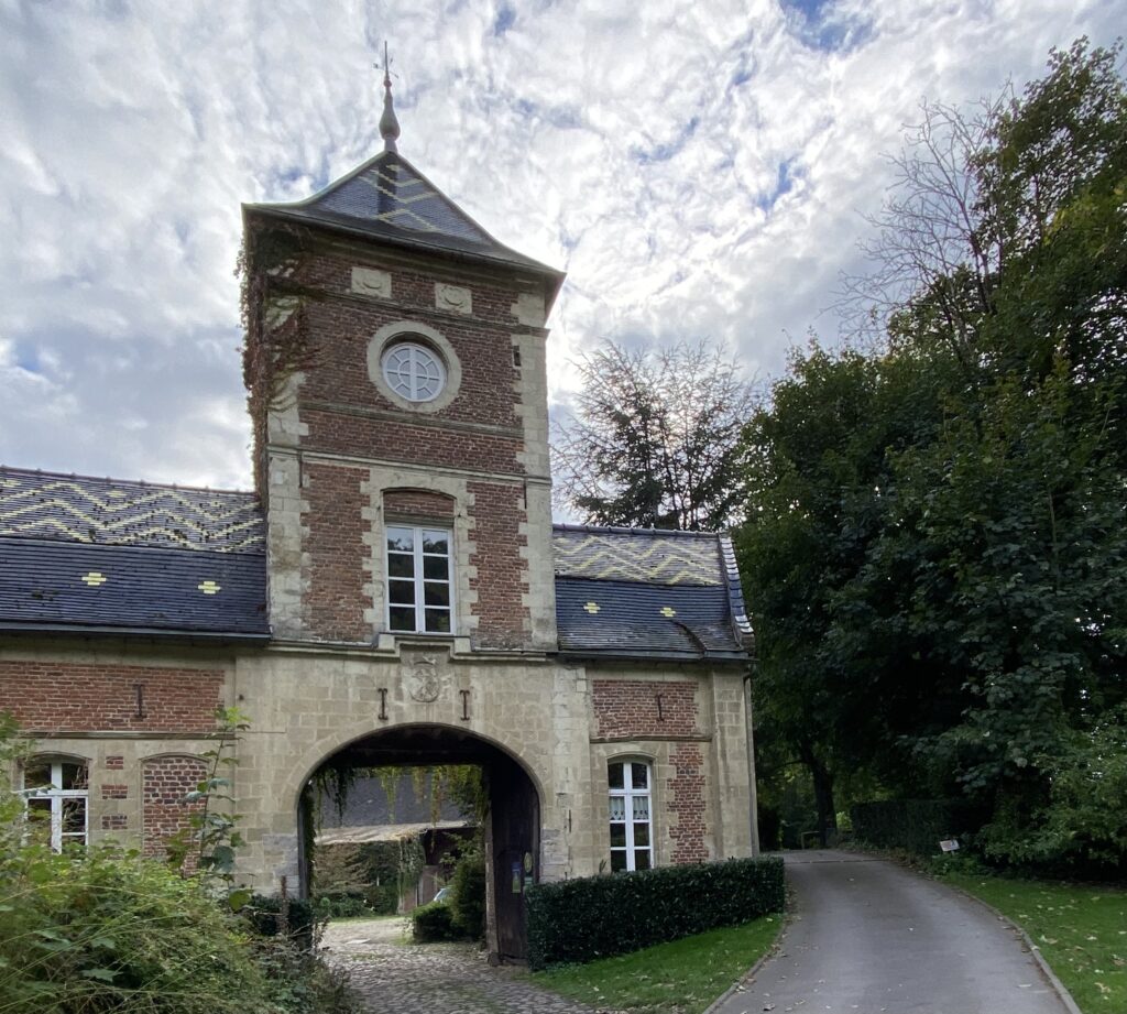 Chateau-de-Jenlain-pigeonnier