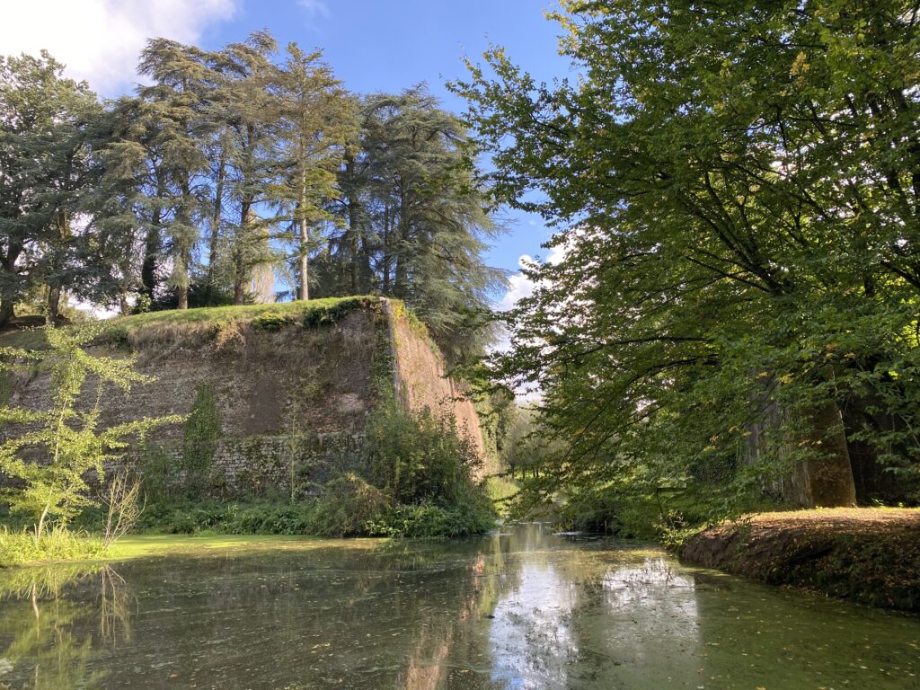 Le-Quesnoy-eau-entre-remparts