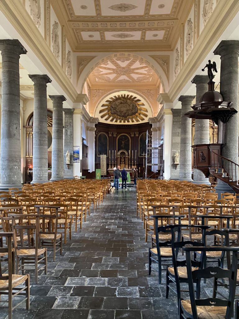 Le-Quesnoy-interieur-eglise