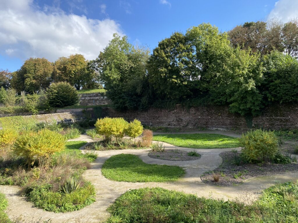 Le-Quesnoy-jardin-dans-rempart