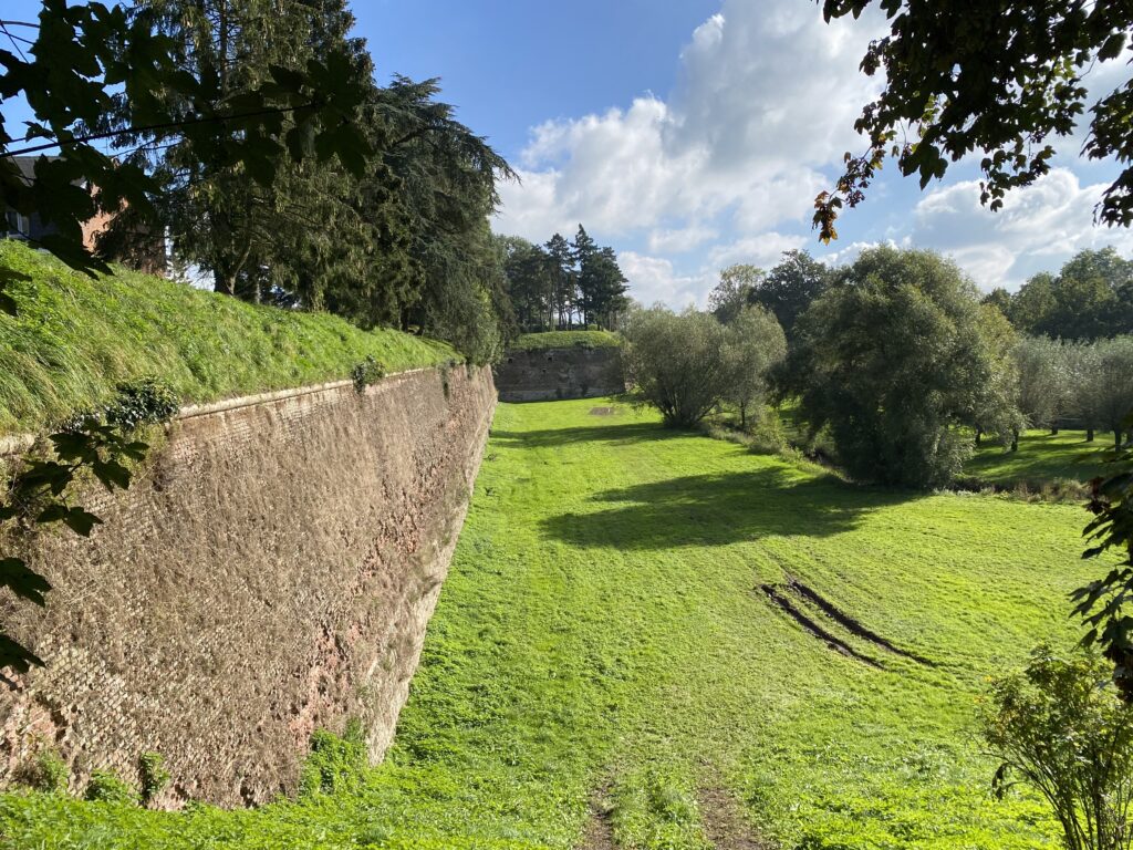 Le-Quesnoy-rempart-et-verdure