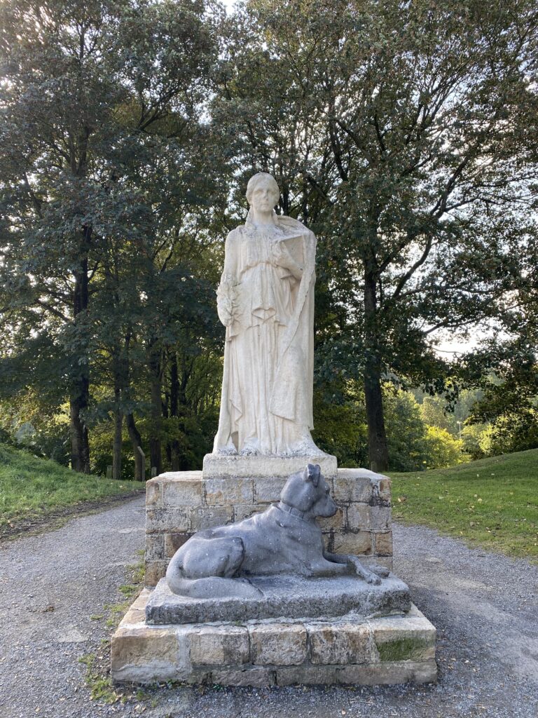 Le-Quesnoy-statue