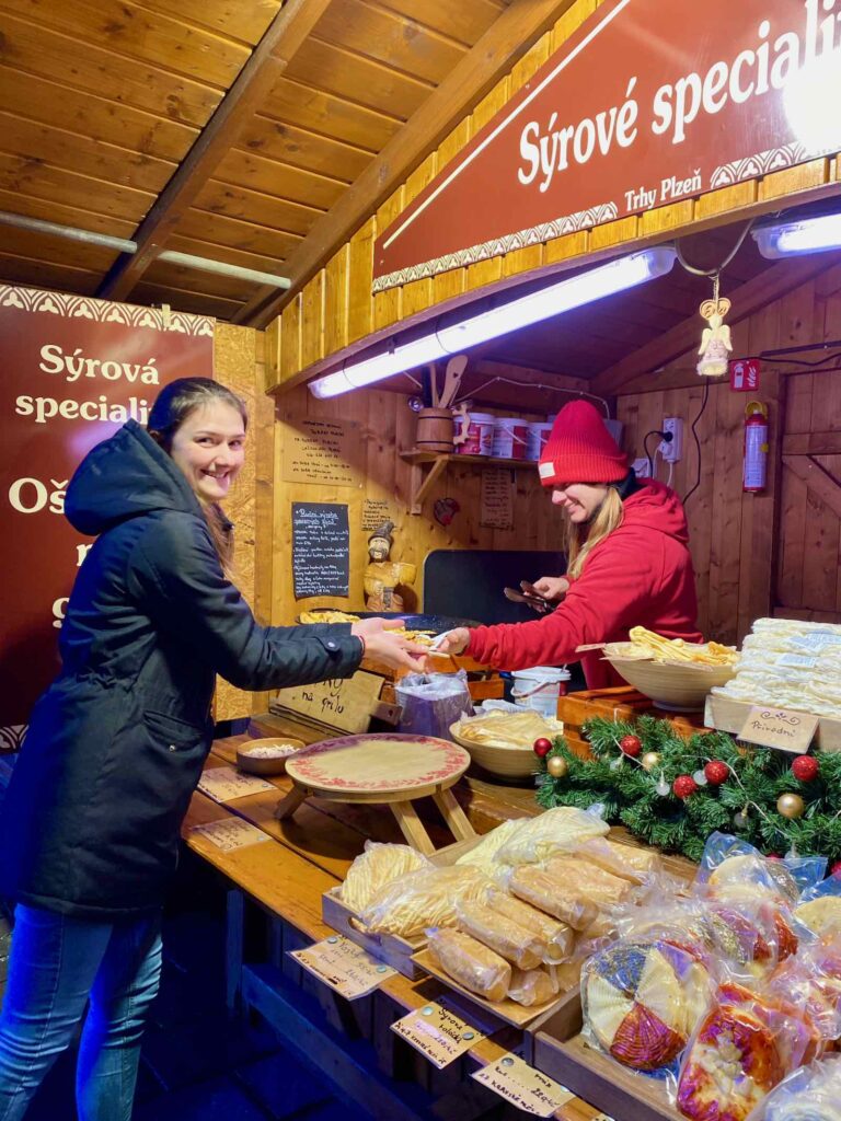 Pilsen-Tchequie-marche-Noel-autre-stand-fromage