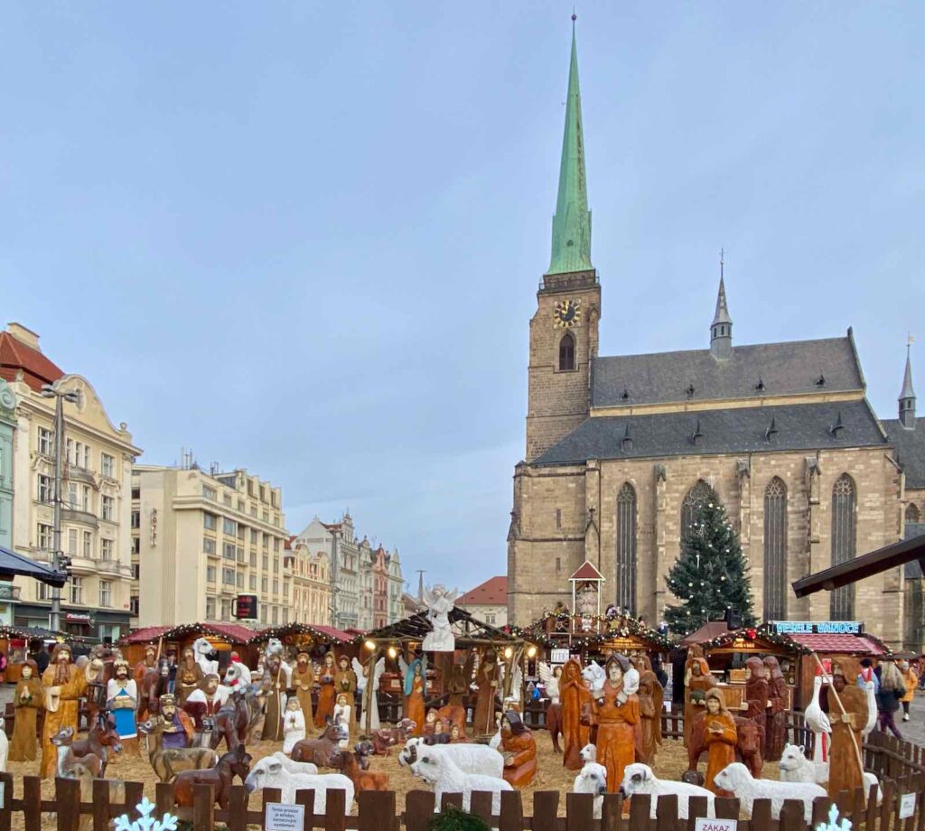 Pilsen-Tchequie-marche-Noel-creche-jour