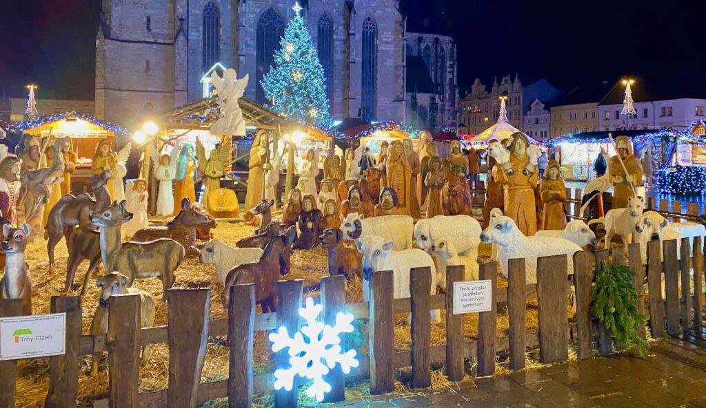 Pilsen-Tchequie-marche-Noel-creche-nuit