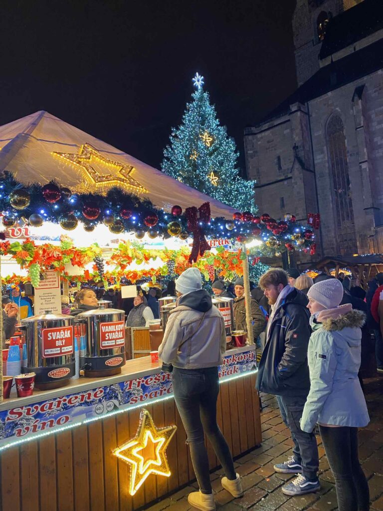 Pilsen-Tchequie-marche-Noel-stand-vin-chaud