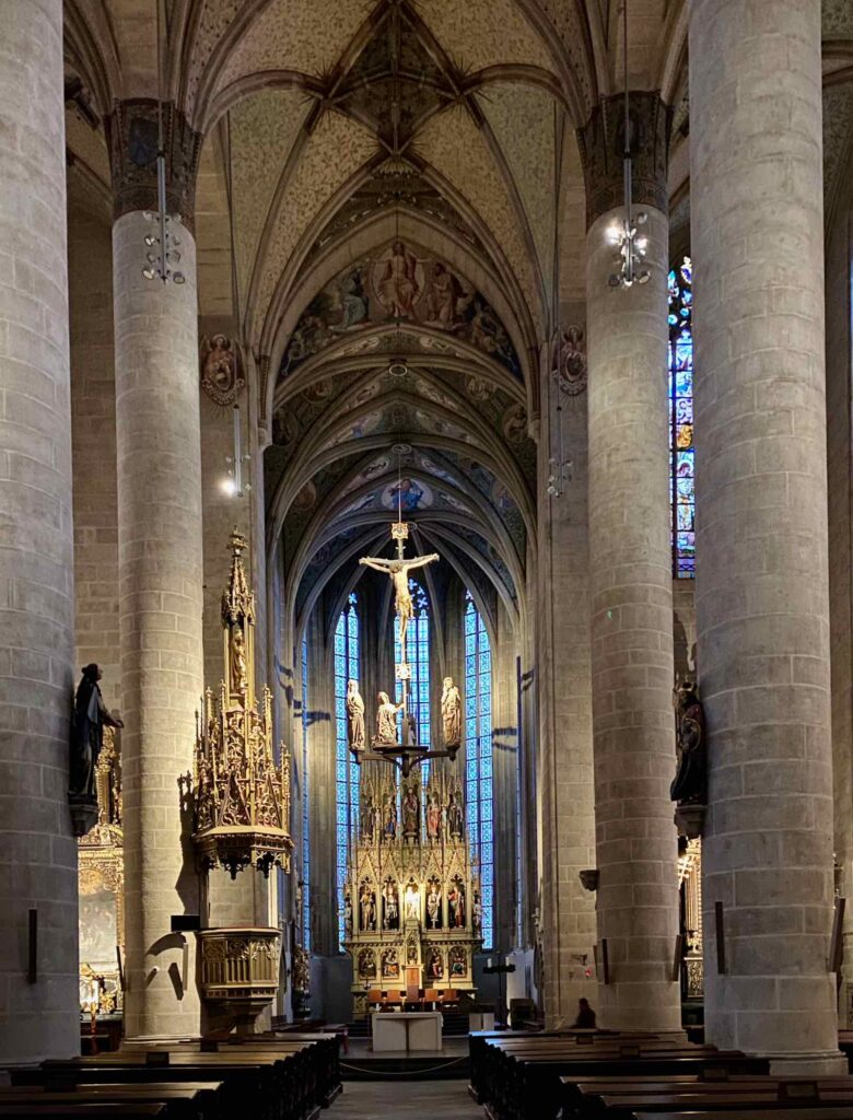 Pilsen-cathedrale-saint-Barthelemy-interieur