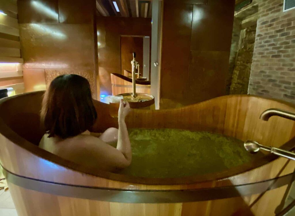 Pilsen-spa-a-la-biere-baignoire